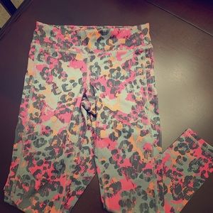 Old Navy Girls 6-7 Athletic Pant. Leopard print